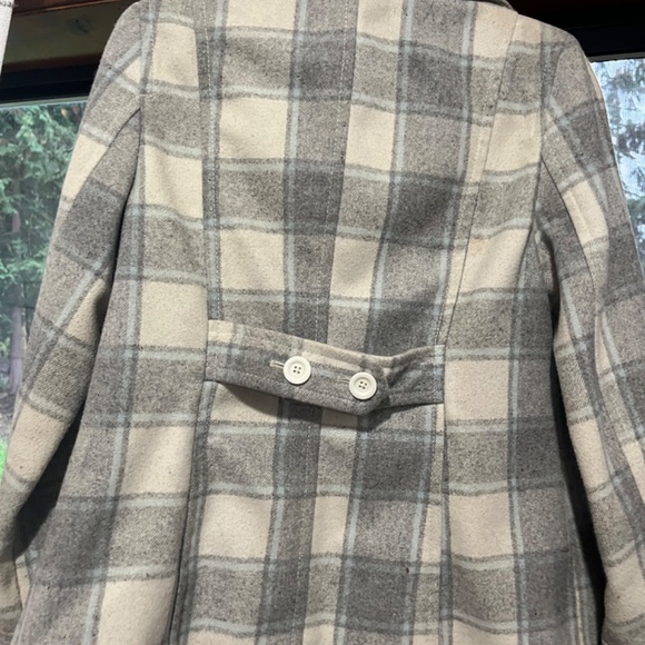Women’s Wool Coat - Picture 2 of 3